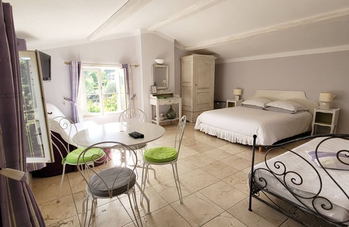 Tourrettes Bed & Breakfast | L'escale Provencale