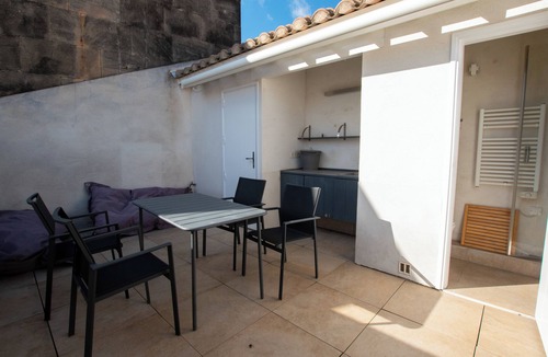 Arles City Centre Apartment | L'Escale - Terrace and air conditioning