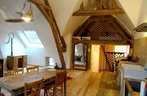 Saint-Sauveur-en-Puisaye Bed & Breakfast | L'escalier des rêves gîte