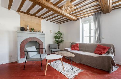 Luc-sur-Mer House | L'escalier rouge - Maison rénovée avec cour