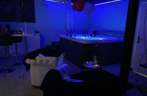 Neuville-sur-Sarthe Apartment | l escapade amoureuse