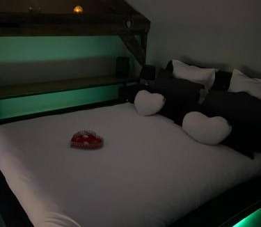 Neuville-sur-Sarthe Apartment | L escapade amoureuse