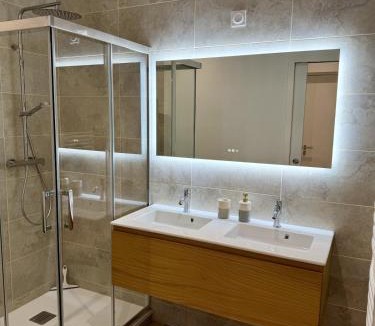 Melesse Apartment | L'Escapade - Appartement avec jacuzzi