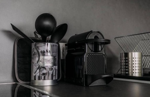 Dardilly Apartment | L'Escapade Dardilly: comfortable studio for professionals, private parking