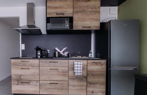 Dardilly Apartment | L'Escapade Dardilly: comfortable studio for professionals, private parking