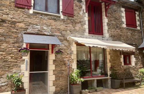 Pont-de-Salars Bed & Breakfast | L'Escapade de JOS , chambres et table d'hôte