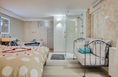 Tournedos-Bois-Hubert Apartment | L'Escapade Enchantée - Spa, Cheminée et Cinéma