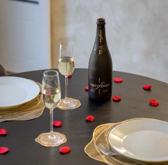 Tournedos-Bois-Hubert Apartment | L'Escapade Enchantée - Spa, Cheminée et Cinéma