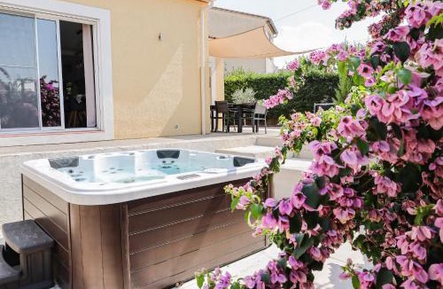 Villalbe House | L'Escapade Jaune - Jacuzzi, Wi-Fi, tout équipée
