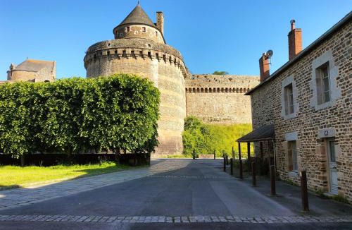 Montaubert - Rille - Saint-Sulpice House | L'Escapade Médiévale