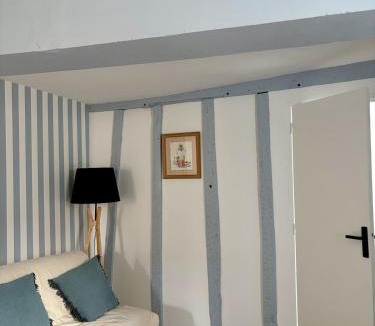 Joigny House | L'Escapade Maillotine