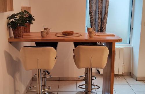 Montbrison Apartment | 'L'escapade Montbrisonnaise' appartement calme avec parking gratuit sur place
