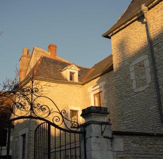 Accolay House | L'Escapade Place Voltaire
