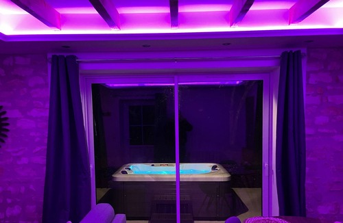 Brives House | L'escapade Romantique en Berry - Love Room & SPA