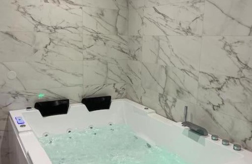 Evreux Apartment | L'ESMERALDA SPA