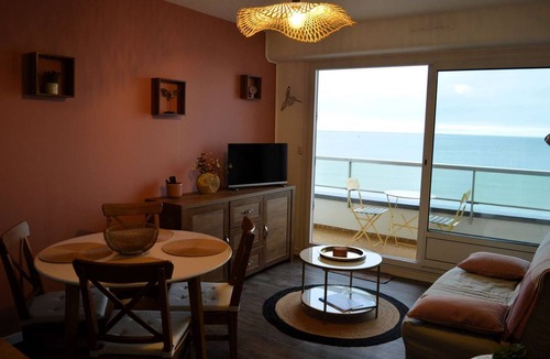 Courseulles-sur-Mer Apartment | L'Esperluette - magnificent sea view and balcony