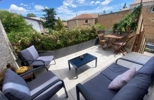 Puisserguier Apartment | L'esplanade, appartement en centre-ville au calme