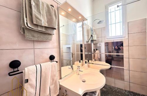 Roanne Apartment | L'Esprit Descartes