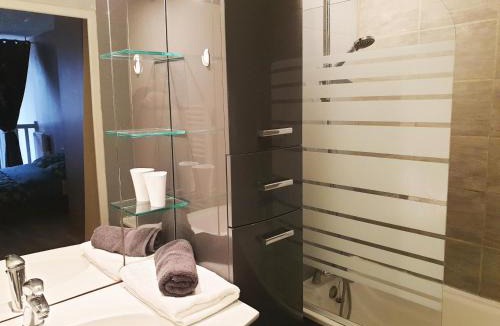 Republique - Tolstoi Apartment | L Esprit Loft, Duplex pour 4 proche Lyon et PartDieu