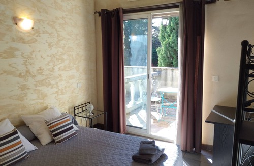 Saint-Genies-de-Malgoires Hotel | L'Esquielle