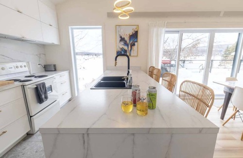 Pohenegamook Ski Chalet | L'Estacade -Lakefront & Private Beach