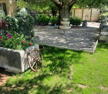 Ansouis Bed & Breakfast | l'Estagnol