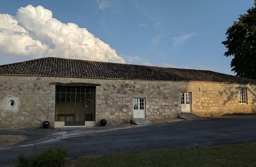 Saint-Colomb-de-Lauzun Villa | L'Estanguet, Charm and Pool, 6p in Périgord, 125m2