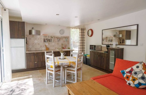 Uchaux House | L'Etang des Cigales : Gite des Acacias