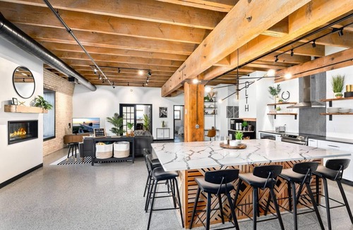 Downtown - Waterfront Condo | L'Etoile du Nord | The Brix | Pool in Canal Park!