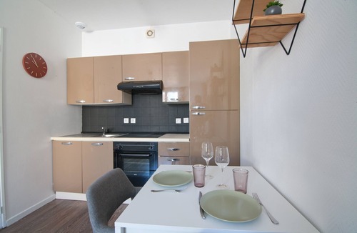 Saint-Andre-les-Vergers Apartment | L'Etudiant - charmant studio