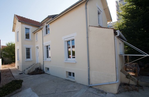 Saint-Andre-les-Vergers Apartment | L'Etudiant - charmant studio