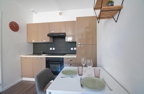 Saint-Andre-les-Vergers Apartment | L'Etudiant - Charmant studio à 7min de Troyes