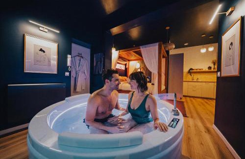 Evreux Apartment | L'Eure de Luxure Loveroom Suite in Normandy