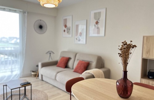 Port Apartment | L'Evasion a cosy flat stone's throw from beach