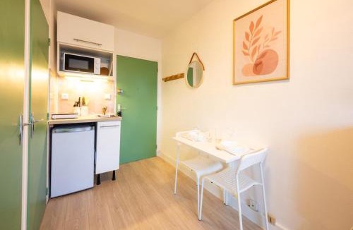 Evreux Apartment | L'Evasion Balcon Parking Gratuit Gare 15 min