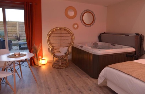 Prinquiau Hotel | L'Evasion chambre DUNE avec sauna et spa privatifs