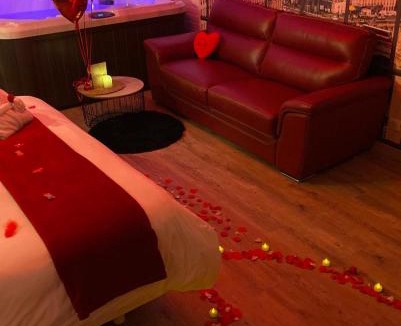 Prinquiau House | L'Evasion chambre MONTMARTRE avec Jacuzzi privatif