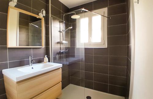 Saint-Andre-de-Cubzac House | L'Evasion, maison spacieuse, véranda, parking