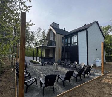 Mauricie Ski Chalet | L'Evasion Mauricie - Private Spa - Sleeps 16