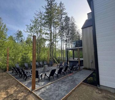Mauricie Ski Chalet | L'Evasion Mauricie - Private Spa - Sleeps 16
