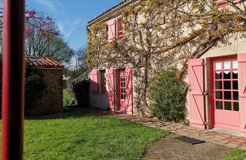 Saint-Christophe-du-Ligneron House | L'hubertiere Gîte Nature, Piscine Intérieure, Étang de Pêche , 14 Pers