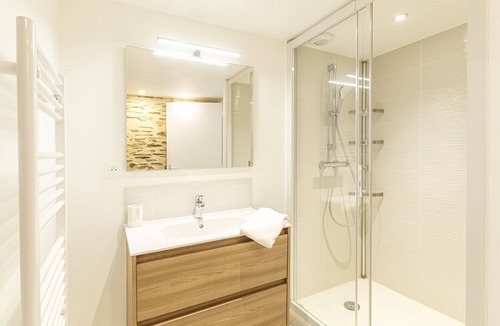 Saint-Serge Apartment | L'Hévéa - Appartement proche centre-ville