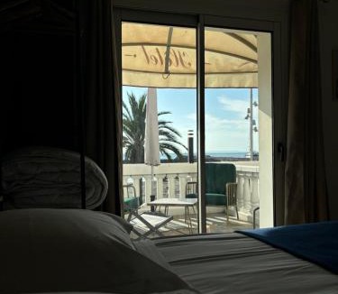 Le Grau-Du-Roi Hotel | L'Hôtel De La Plage