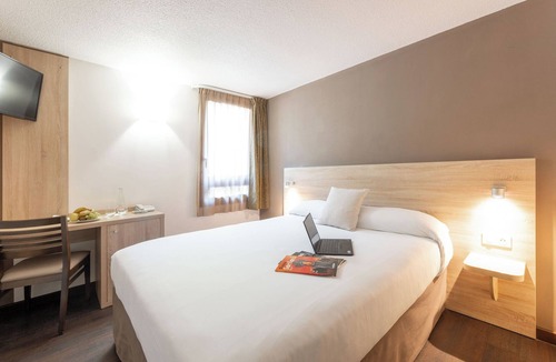 Claix Hotel | L'Hôtel des Trois Massifs