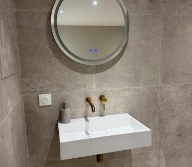 Fontaine-Notre-Dame Apartment | L'Hakuna II - Suite et Spa