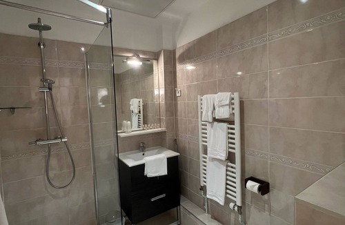 Saint-Arnoult-en-Yvelines Hotel | l'Harmony