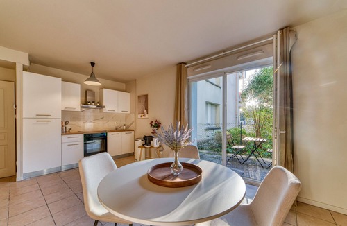 Bron Apartment | L'Harmonie - Beau RDJ 2 pers - Tram T5