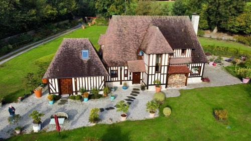 Saint-Pierre-Azif Bed & Breakfast | L'Herbe aux Vaches