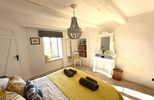 Salles House | L'Herbe Pot