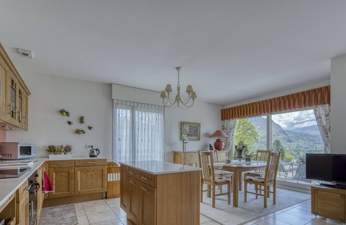 Talloires-Montmin Apartment | L'Hermitage – Panoramic View Apartment